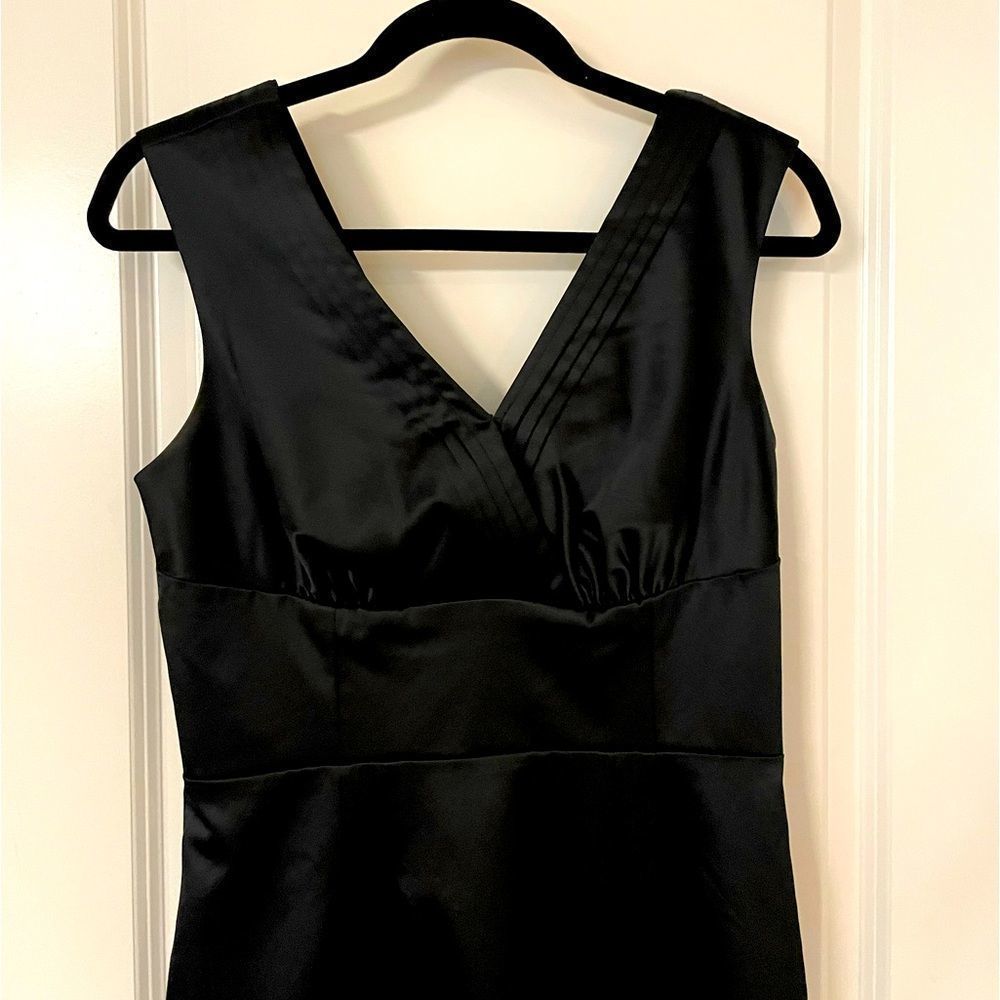 The Limited Basic Black Dress V-Neck Sleeveless Sz 6
